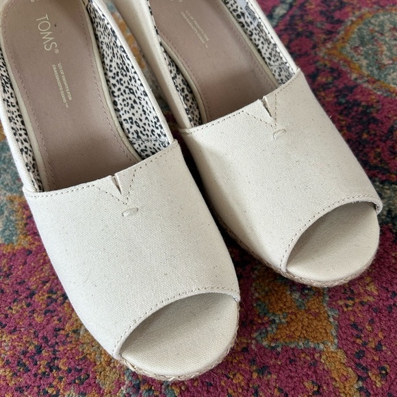 Toms | Women’s Cream Canvas Michelle Open Toe Wedge Espadrilles, like new!  Sz 8 - Picture 10 of 15